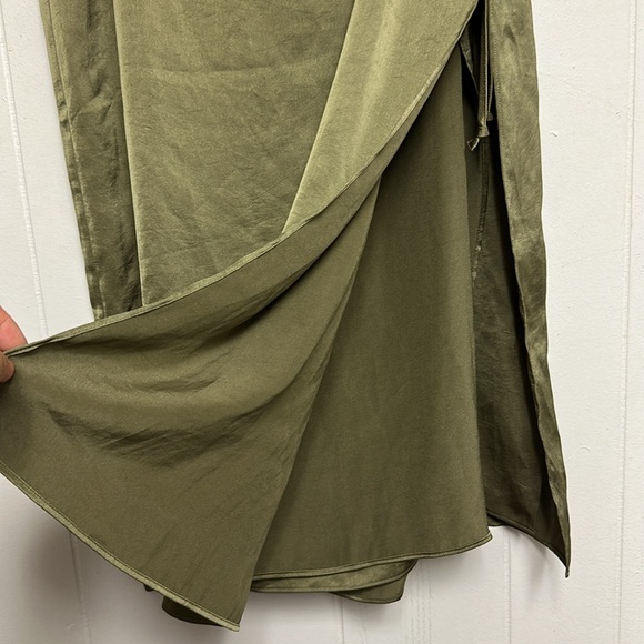 Aritzia Wilfred Elixir Satin Skirt In Bosana Green Vert Bosana Side Slit Size 6 - Picture 4 of 9